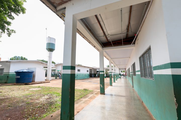 Sete escolas municipais de Cuiabá recebem R$ 27 milhões, e Prefeitura admite atraso em obra no Altos da Serra