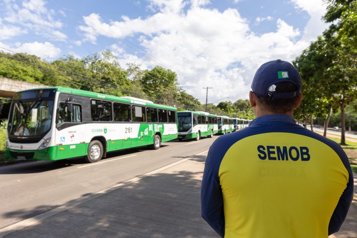 Decreto fixa passagem a R$ 0,00 em Cuiabá na segunda e calor empurra desfile para a noite