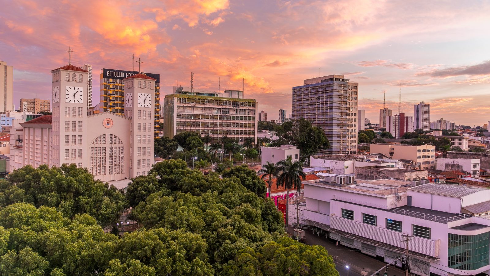 Prefeitura de Cuiabá paga folha de agosto e injeta R$ 148,8 milhões, mas não diz quantos servidores recebem