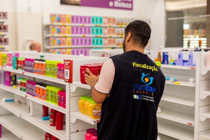 Procon de Cuiabá fiscaliza 222 lojas em quatro shoppings e apreende 926 produtos na Operação Checklist