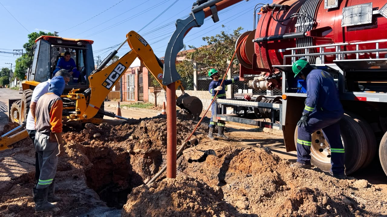 Obra de drenagem no Jardim Gramado chega a 60% e troca rede que estava assoreada
