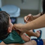Dia D da multivacinação em Cuiabá aplica 13.107 doses, alta de 34,6%, e a vacina da gripe mais que dobra