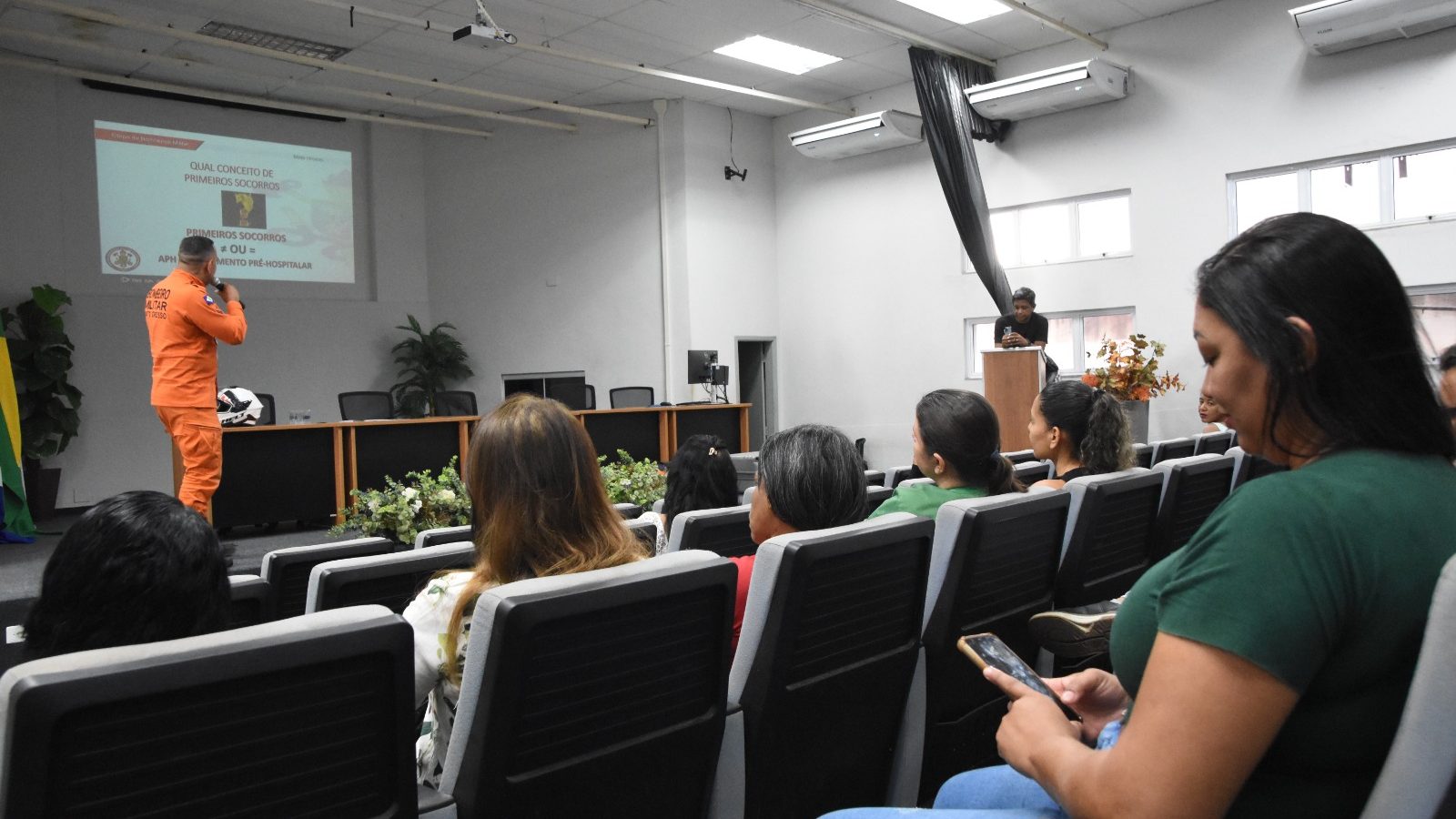 Cuiabá forma 60 brigadistas em 12 unidades de ensino para destravar o AVCB das escolas