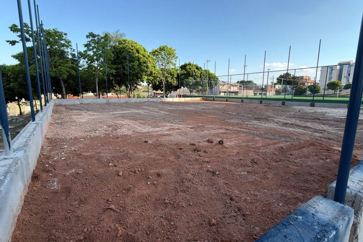 Falta de areia adequada no mercado adia para 9 de outubro a entrega da quadra do Parque da Família