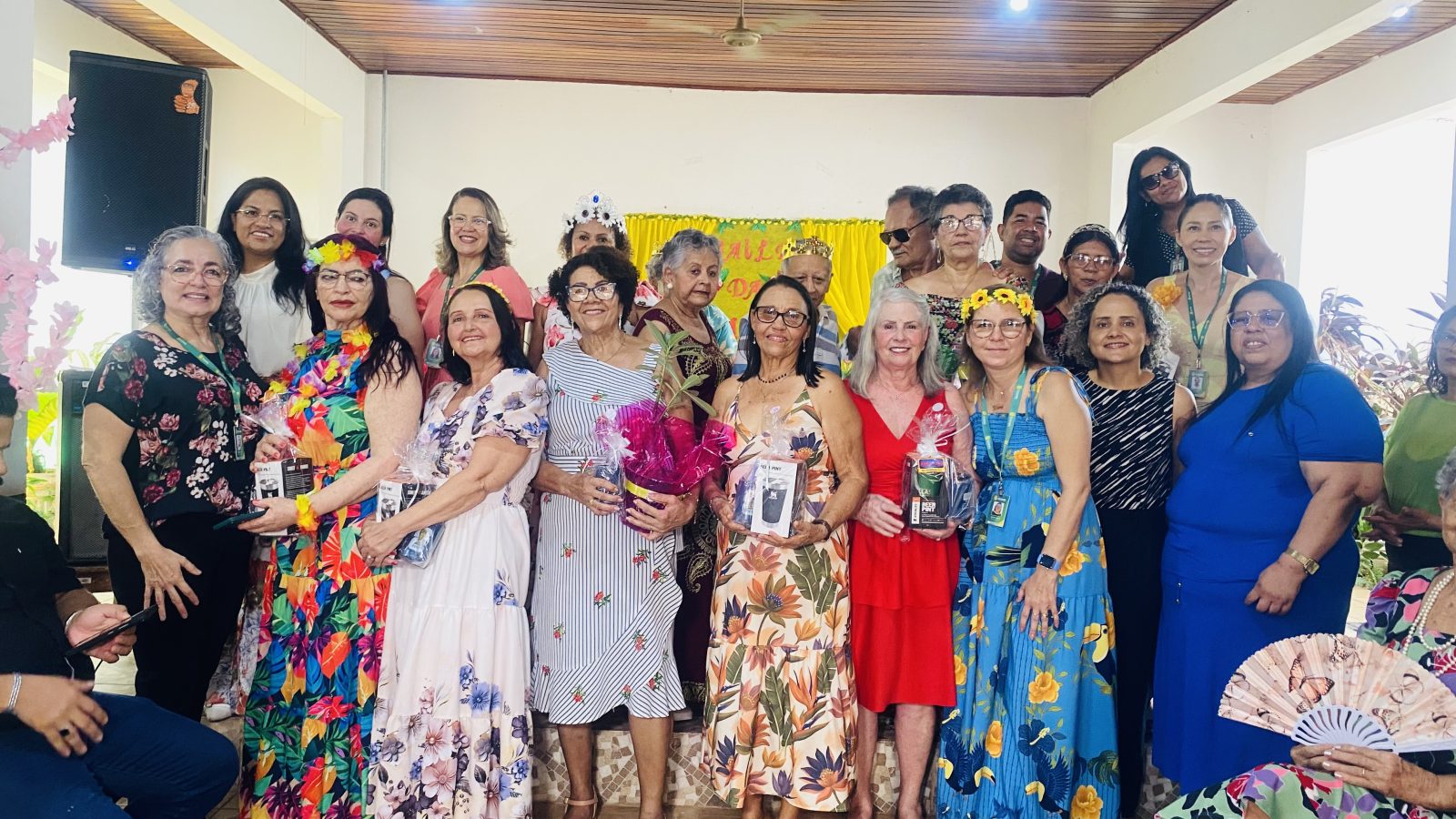 Baile da Primavera reúne mais de 150 idosos no CCI Maria Ignês e elege rei e rainha em Cuiabá