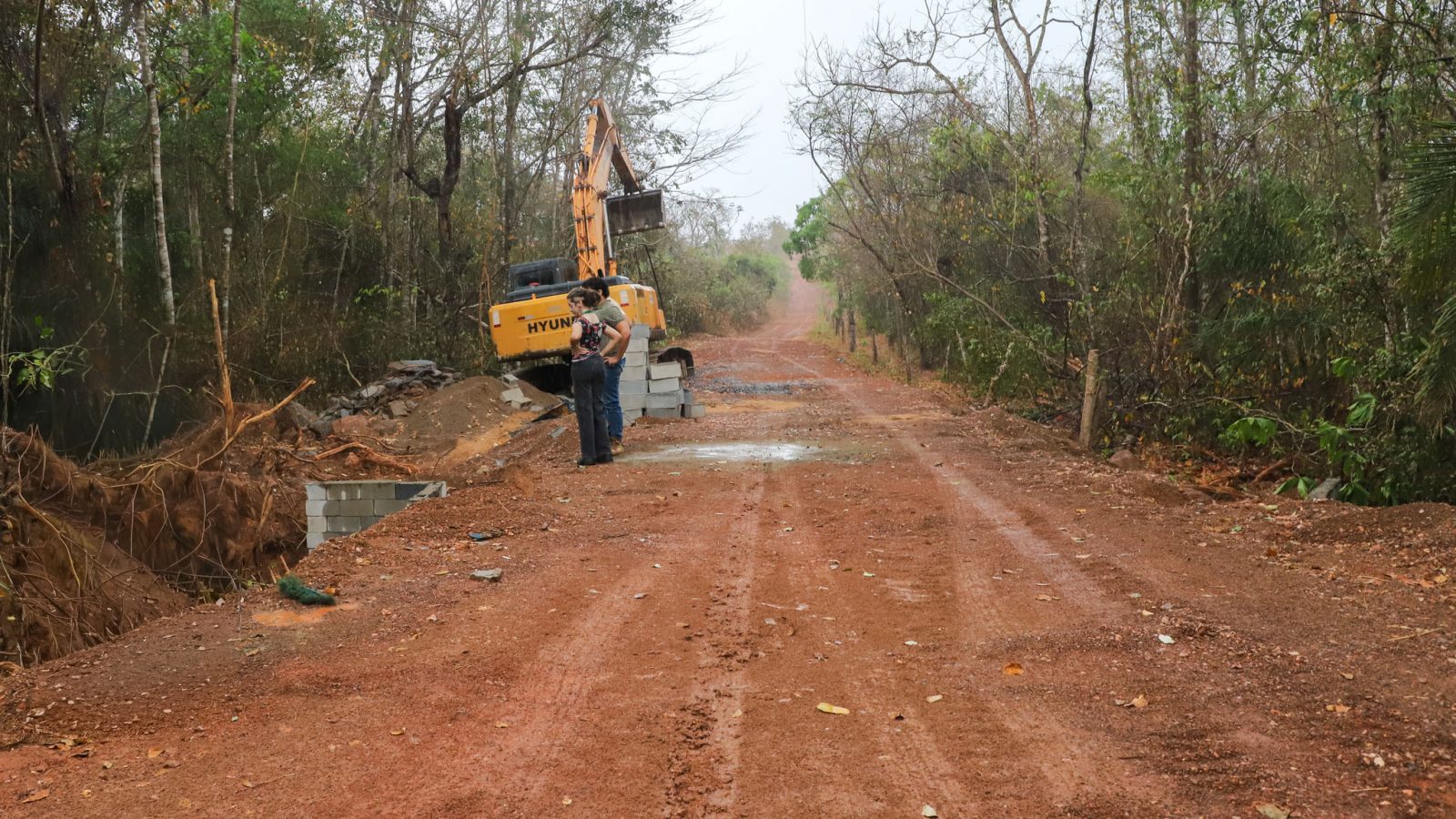 Prefeitura executa obra de galeria no Sadia 3 para restabelecer acesso e passagem do transporte escolar