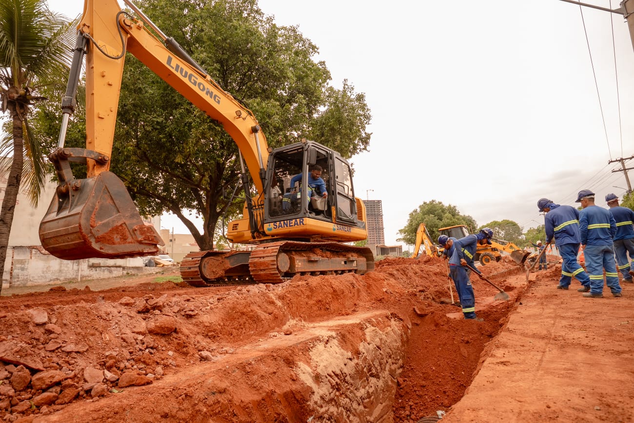 Obras do primeiro viaduto urbano de Rondonópolis avançam com remanejamento de tubulação pelo Sanear