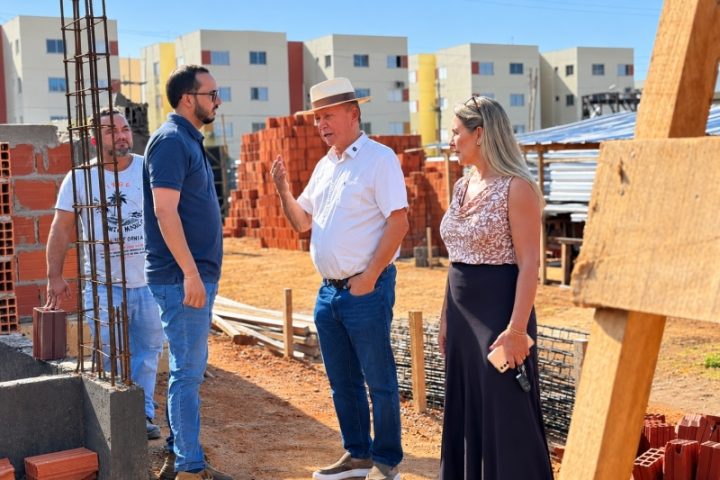 Sinop vistoria UBS e creche do Nico Baracat, obras de mais de R$ 10,1 milhões para 1.440 famílias