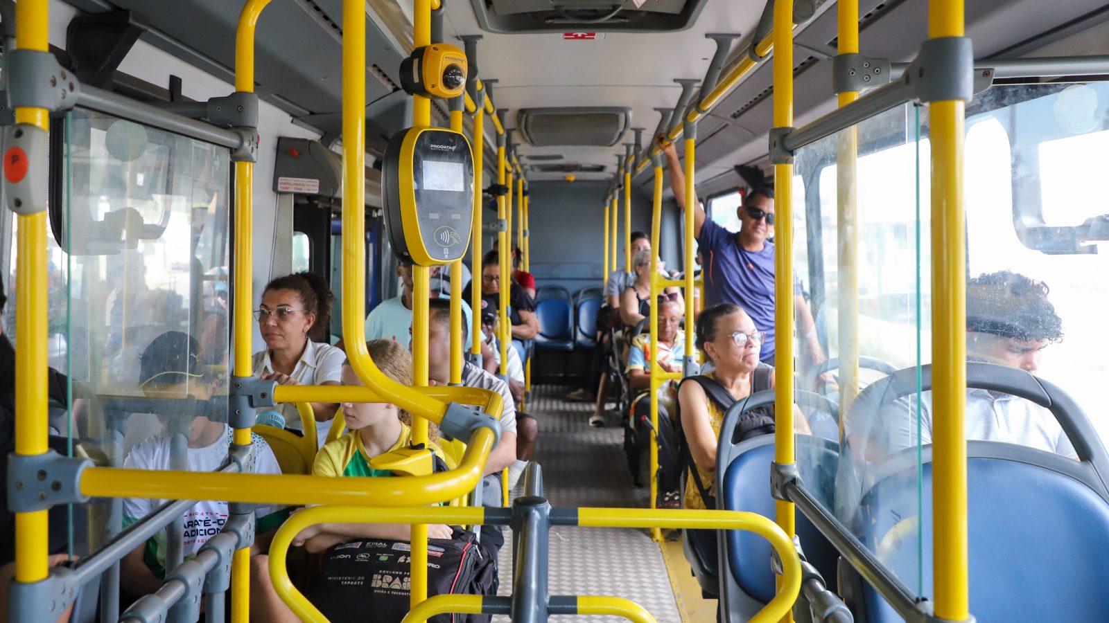 Várzea Grande terá ônibus gratuitos das 6h às 18h30 no domingo de eleição; cartão será exigido.