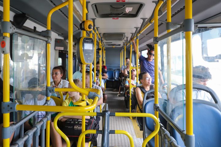 Várzea Grande terá ônibus gratuitos das 6h às 18h30 no domingo de eleição; cartão será exigido.