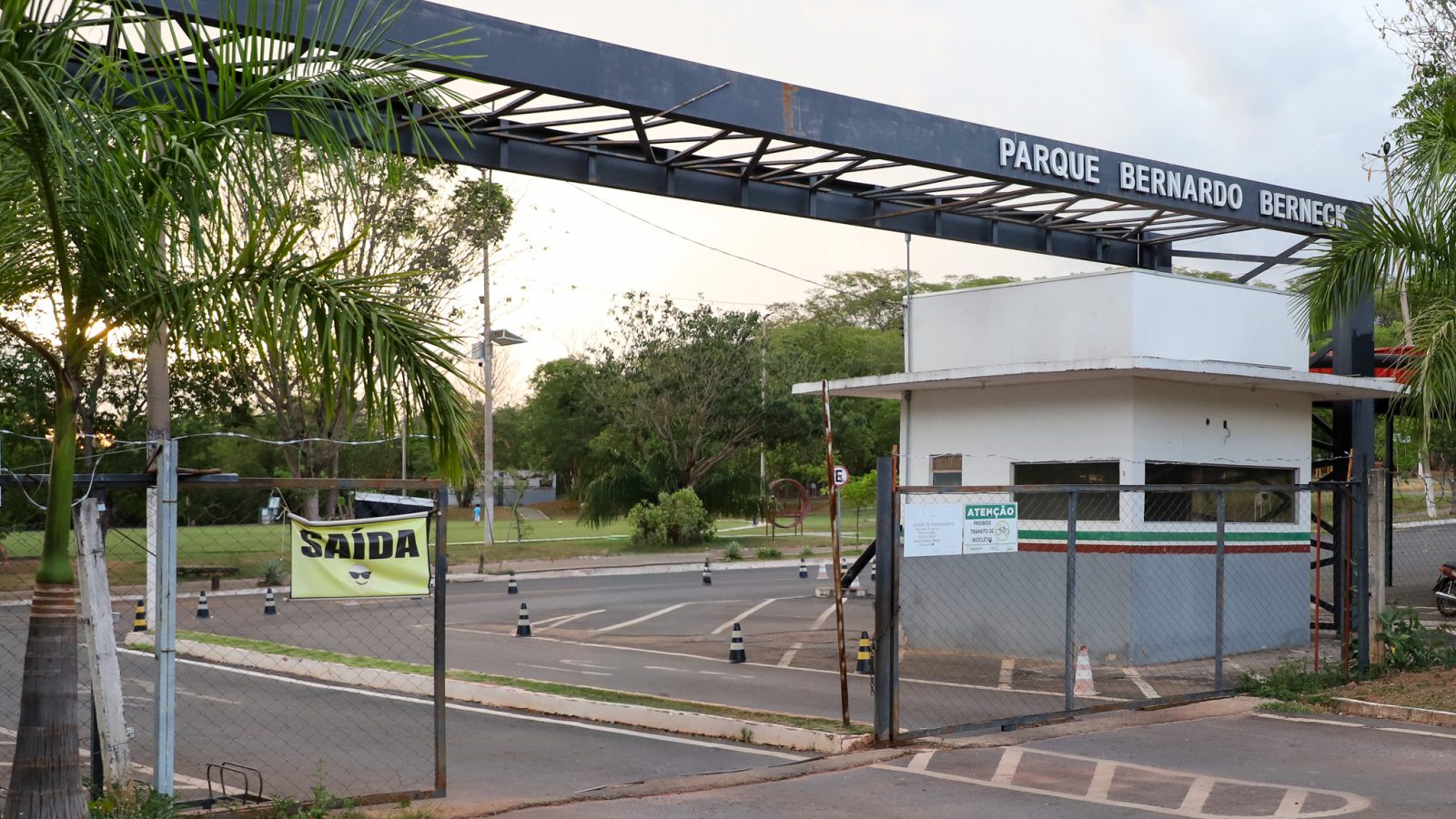 Lei formaliza Parque Municipal Bernardo Berneck, em Várzea Grande; regras de uso dependerão de Plano de Manejo.