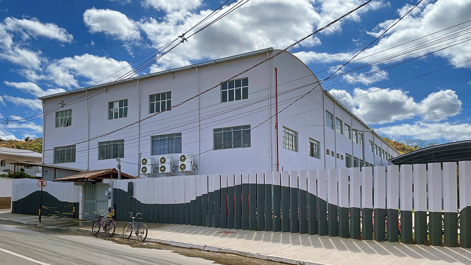 Imagem ilustrativa: Fachada da Escola Municipal Pedro Fernandes Mafra, Naque MG