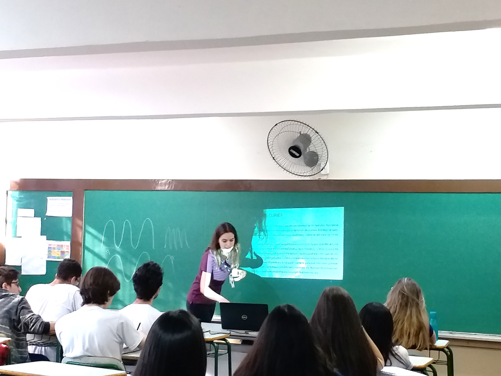 Professora em sala de aula