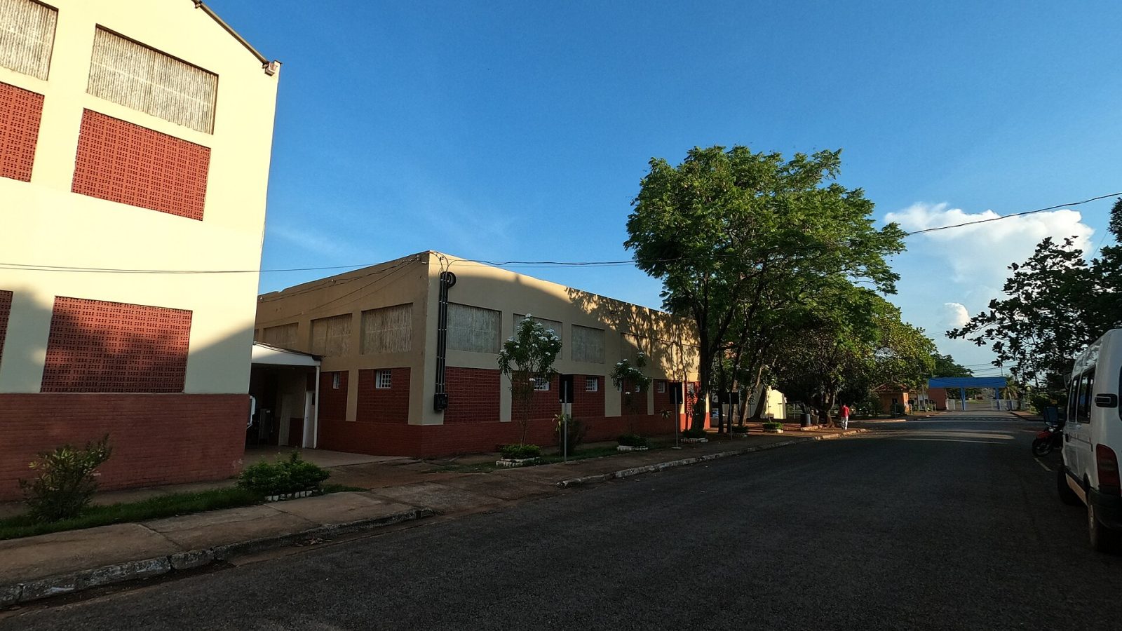 Prédios do campus da UFMT em Barra do Garças, incluindo o Museu de História Natural do Araguaia (MuHNA) e o Bloco 31