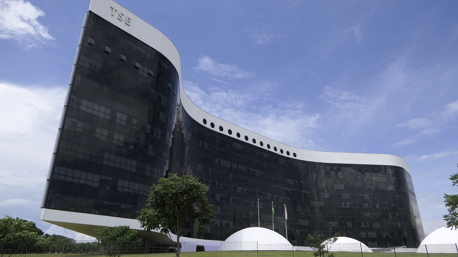 Fachada da sede do Tribunal Superior Eleitoral, em Brasília