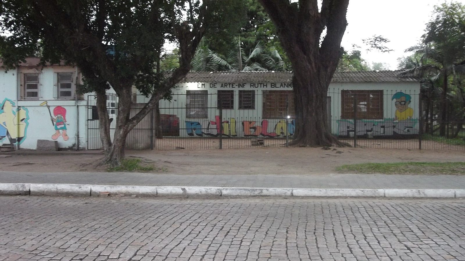 Fachada de escola municipal de ensino infantil