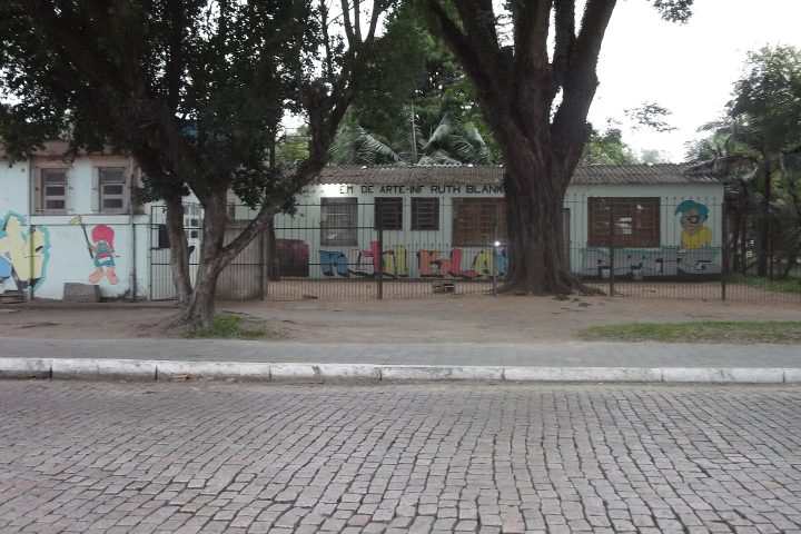 Fachada de escola municipal de ensino infantil