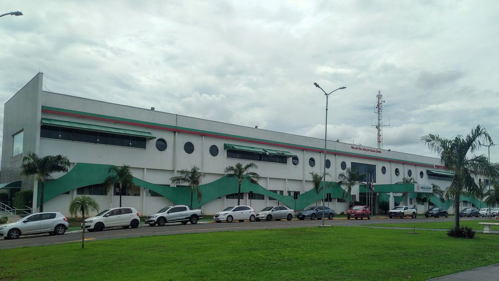 Palácio Júlio Domingos de Campos, em Várzea Grande. Imagem ilustrativa.
