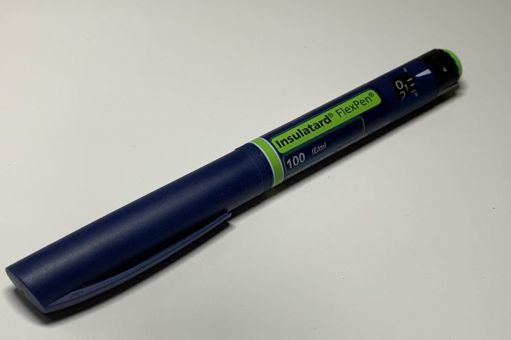 Green insulin pen (Insulatard insulin) with corck