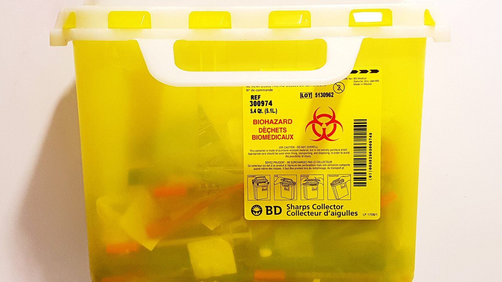 Sharps container (32831640625)