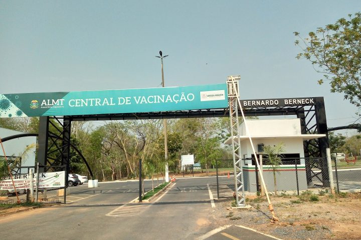 Entrada do Parque Bernardo Berneck, em Várzea Grande