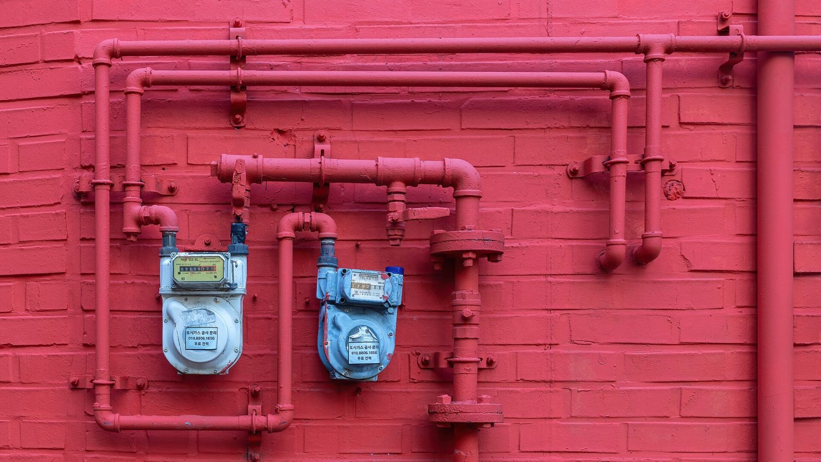 Hidrômetros instalados em parede
