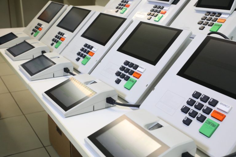 Urnas eletrônicas do TSE